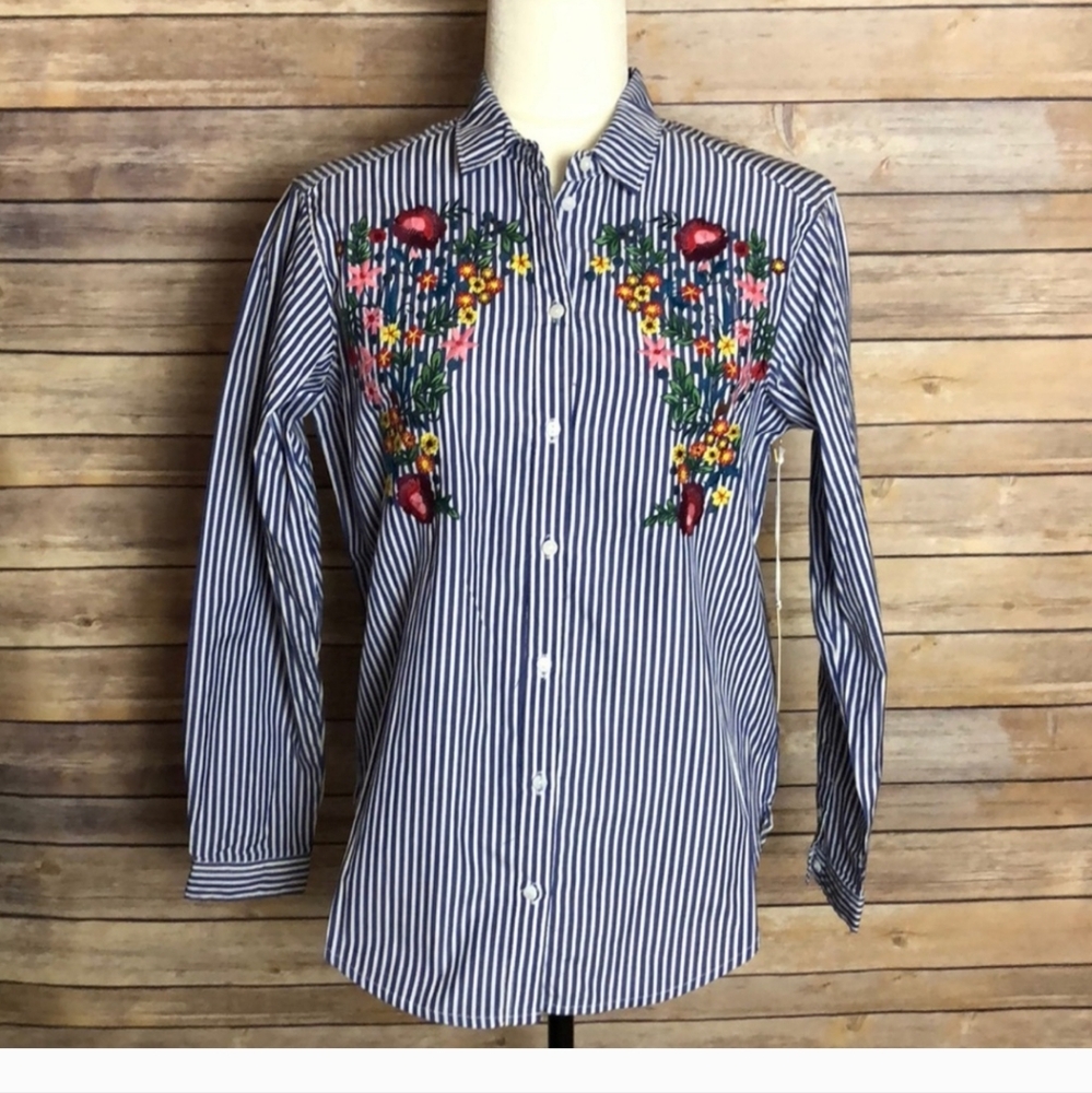 Style Me Striped Blue Floral Embroidered Blouse Size M